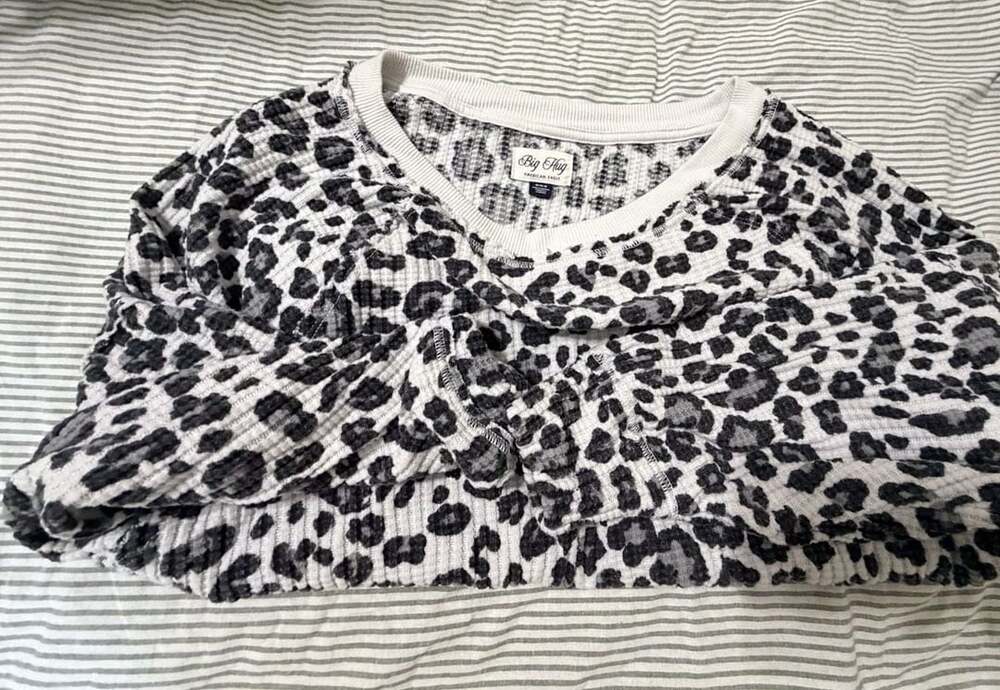 American Eagle Big Hug Waffle Knit Sweater Size M Leopard Print